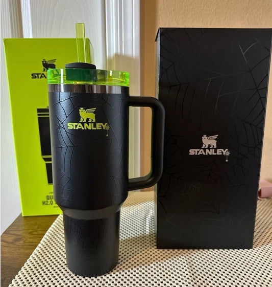 Stanley X The Halloween Quencher H2.0
FlowState Tumbler | 40 OZ