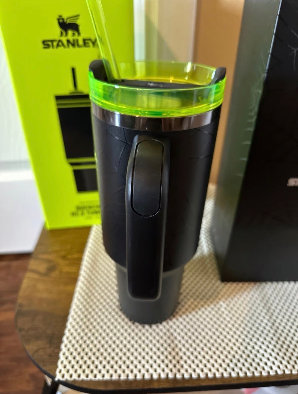 Stanley X The Halloween Quencher H2.0
FlowState Tumbler | 40 OZ