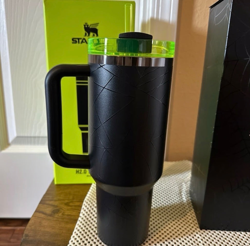Stanley X The Halloween Quencher H2.0
FlowState Tumbler | 40 OZ